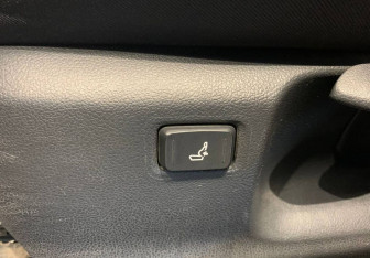 Подержанный автомобиль Toyota Corolla Sedan 2019 года (11 фото)