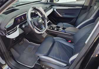 Подержанный автомобиль Geely Atlas 2024 года (11 фото)