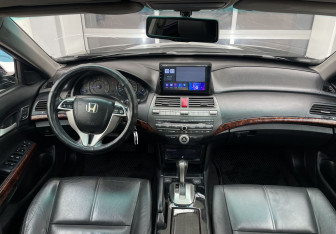 Подержанный автомобиль Honda Crosstour 2012 года (18 фото)