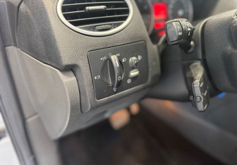 Подержанный автомобиль Ford Focus Hatchback 2007 года (12 фото)