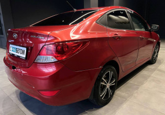 Подержанный автомобиль Hyundai Solaris Sedan 2012 года (5 фото)