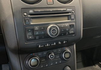 Подержанный автомобиль Nissan Qashqai 2008 года (14 фото)