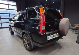 Подержанный автомобиль Honda CR-V 2002 года (6 фото)