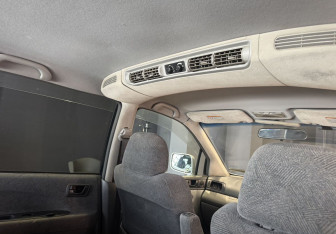 Подержанный автомобиль Mitsubishi Chariot 2001 года (16 фото)