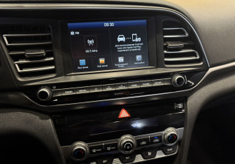 Подержанный автомобиль Hyundai Elantra Sedan 2019 года (13 фото)