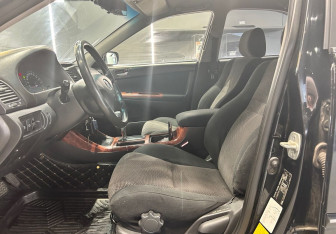 Подержанный автомобиль Toyota Camry Sedan 2003 года (10 фото)