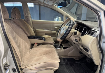 Подержанный автомобиль Nissan Tiida Hatchback 2005 года (10 фото)