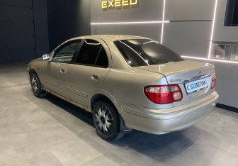 Подержанный автомобиль Nissan Sunny Sedan 2001 года (5 фото)