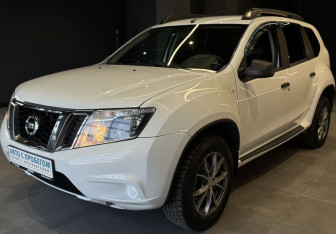 Подержанный автомобиль Nissan Terrano 2014 года (2 фото)