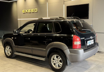 Подержанный автомобиль Hyundai Tucson 2006 года (7 фото)