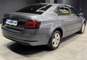 Подержанный автомобиль Skoda Octavia Liftback 2018 года (7 фото)