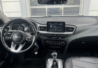 Подержанный автомобиль Kia Ceed Hatchback 2019 года (12 фото)