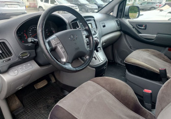 Подержанный автомобиль Hyundai H-1 2020 года (10 фото)