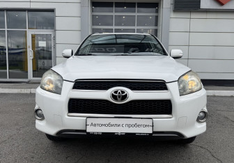 Подержанный автомобиль Toyota RAV4 2011 года (2 фото)