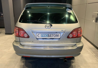 Подержанный автомобиль Toyota Harrier 2000 года (6 фото)