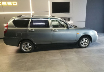 Подержанный автомобиль LADA (ВАЗ) Priora Wagon 2010 года (4 фото)