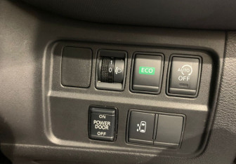 Подержанный автомобиль Nissan Serena Minivan 2017 года (14 фото)