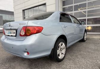 Подержанный автомобиль Toyota Corolla Sedan 2007 года (5 фото)