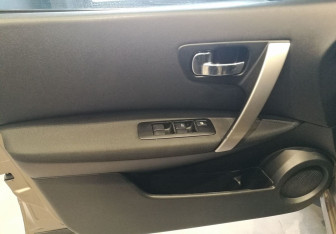 Подержанный автомобиль Nissan Qashqai 2013 года (11 фото)