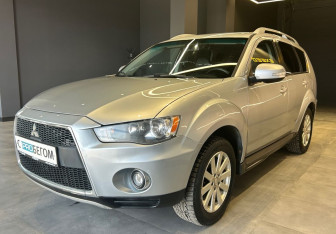 Подержанный автомобиль Mitsubishi Outlander 2010 года (2 фото)