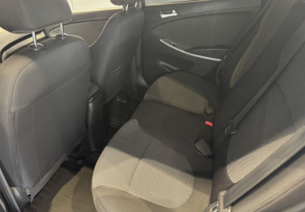 Подержанный автомобиль Hyundai Solaris Sedan 2012 года (16 фото)