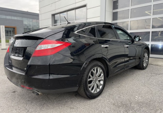 Подержанный автомобиль Honda Crosstour 2012 года (8 фото)