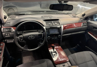Подержанный автомобиль Toyota Camry Sedan 2012 года (8 фото)