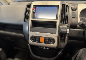 Подержанный автомобиль Nissan Serena Minivan 2006 года (14 фото)