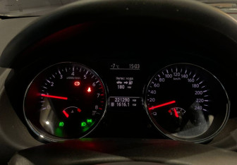 Подержанный автомобиль Nissan Qashqai 2011 года (13 фото)