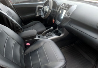 Подержанный автомобиль Toyota RAV4 2006 года (11 фото)