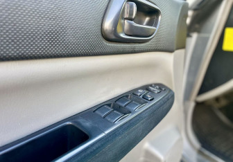 Подержанный автомобиль Subaru Forester Suv 2007 года (14 фото)