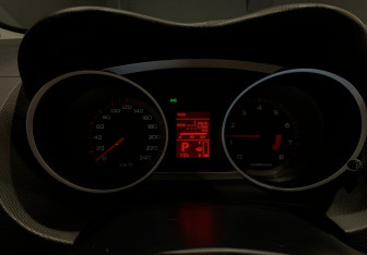 Подержанный автомобиль Mitsubishi Outlander 2008 года (11 фото)