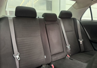Подержанный автомобиль Toyota Corolla Sedan 2007 года (7 фото)