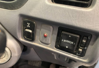 Подержанный автомобиль Toyota Cami 2000 года (9 фото)