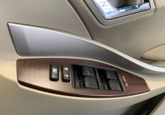 Подержанный автомобиль Toyota Premio 2007 года (13 фото)