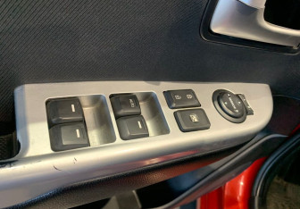 Подержанный автомобиль Kia Rio Hatchback 2014 года (14 фото)