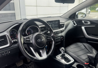 Подержанный автомобиль Kia Ceed Hatchback 2019 года (14 фото)