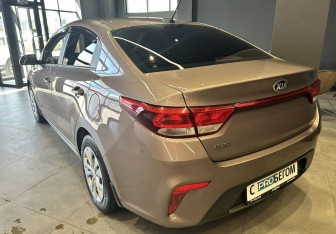 Подержанный автомобиль Kia Rio Sedan 2019 года (8 фото)