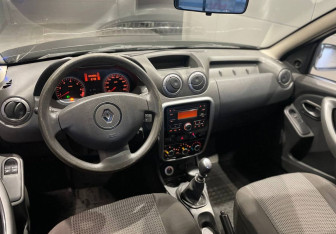 Подержанный автомобиль Renault Duster 2013 года (9 фото)