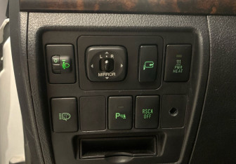 Подержанный автомобиль Toyota Land Cruiser Suv 2009 года (11 фото)