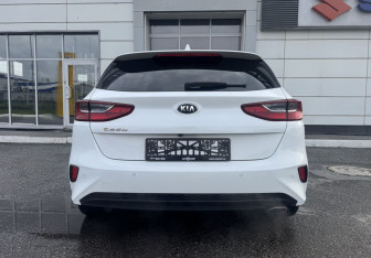 Подержанный автомобиль Kia Ceed Hatchback 2019 года (7 фото)
