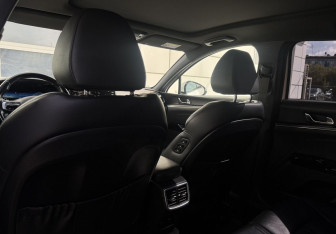 Подержанный автомобиль Kia K5 2021 года (10 фото)