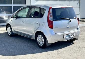 Подержанный автомобиль Mitsubishi Colt Hatchback 2010 года (9 фото)