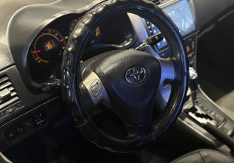 Подержанный автомобиль Toyota Corolla Sedan 2008 года (9 фото)