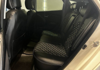 Подержанный автомобиль Hyundai ix35 2011 года (12 фото)