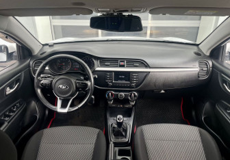 Подержанный автомобиль Kia Rio Sedan 2019 года (14 фото)