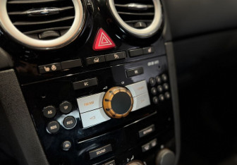 Подержанный автомобиль Opel Corsa 2008 года (14 фото)
