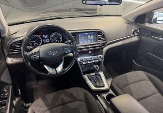 Подержанный автомобиль Hyundai Elantra Sedan 2019 года (8 фото)