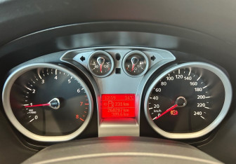 Подержанный автомобиль Ford Focus Hatchback 2010 года (14 фото)