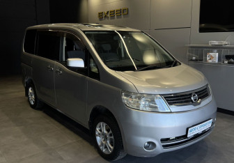 Подержанный автомобиль Nissan Serena Minivan 2006 года (2 фото)